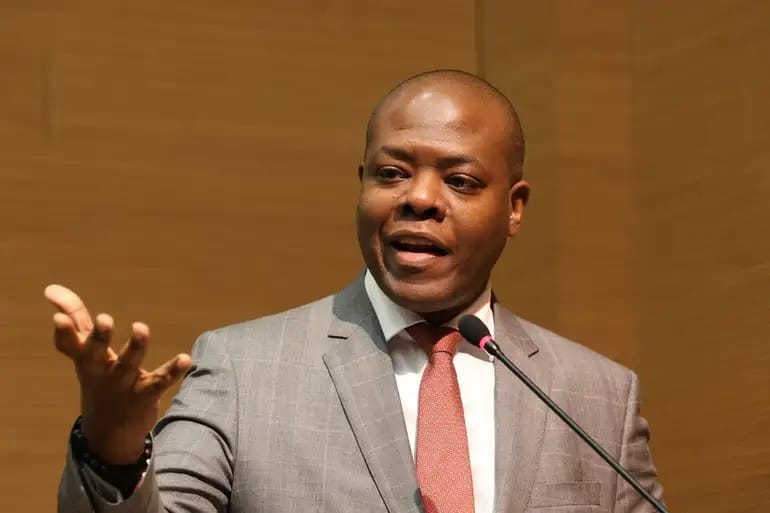 SILVIO ALMEIDA: Homens negros felizes não servem; mas se estiverem obedecendo, presos ou mortos é sinal de que as coisas estão em seu devido lugar