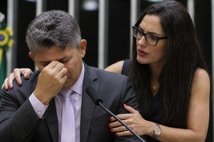 ENOCK CAVALCANTI: Candidatura de Janaina Riva, disputando o Senado com apoio do PL, deixa Zé Medeiros pateticamente destruido